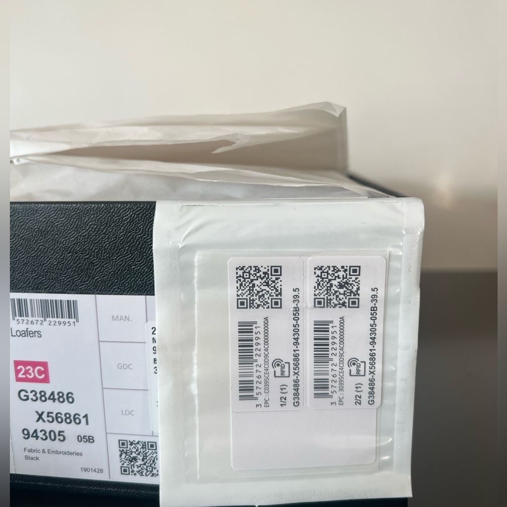 A Beautiful BRAND NEW fabric & embroidered pair of CHANEL Moccasin loafers 39.5 - Picture 12 of 15